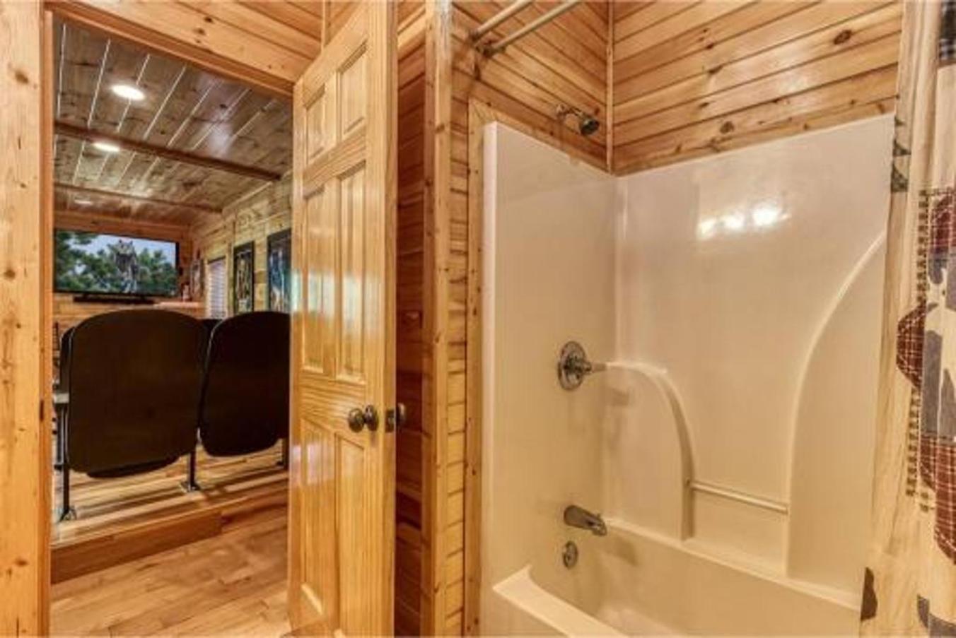 Dreams Come True With This Luxury Cabin! Гатлинбург Экстерьер фото